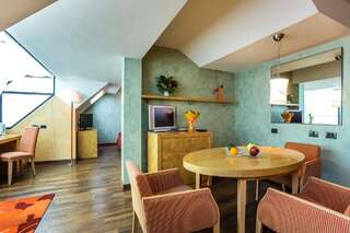 Отель BW Premier Collection City Hotel София Улучшенный люкс с кроватью размера «queen-size»-5